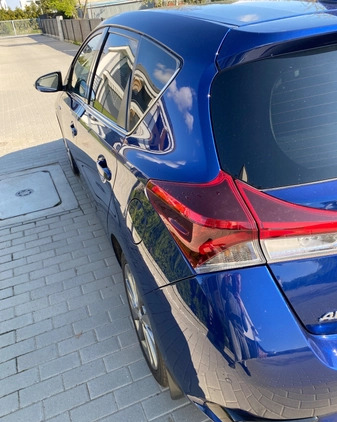 Toyota Auris cena 69300 przebieg: 155600, rok produkcji 2017 z Szczecin małe 79